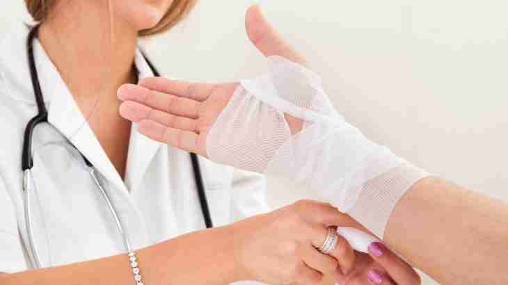 broken displaced colles wrist fracture