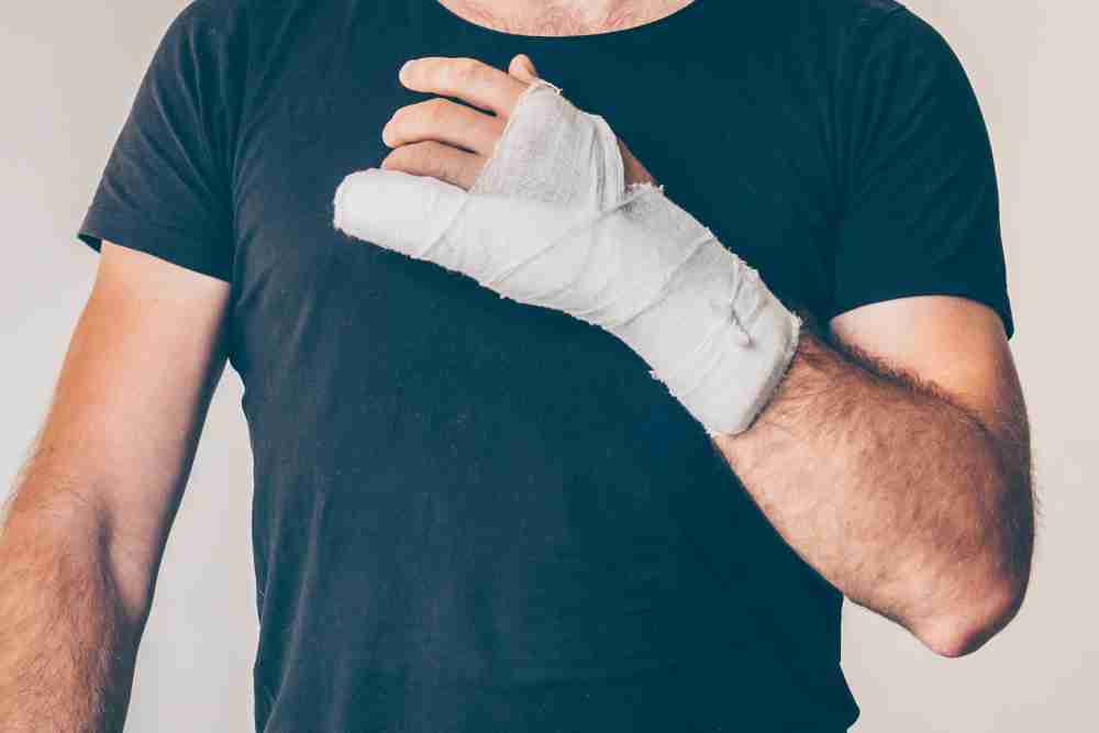 broken finger injury car crash claim