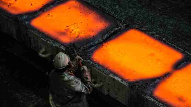 Foundry worker exposed to molten metal fumes causing occupational disease