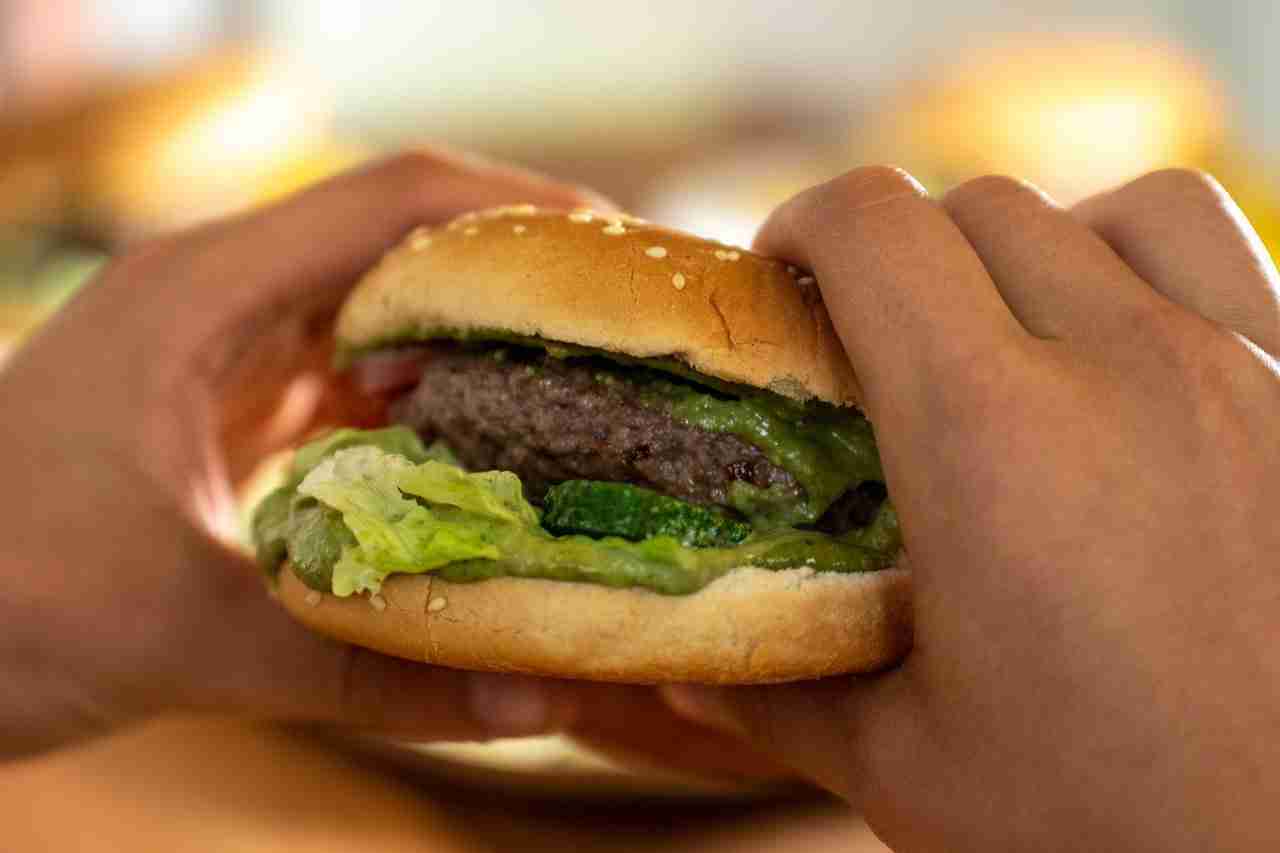 Product Liability Claim: Glass In Beef Burger Injuring Tooth & Throat product liability claim glass beef burger tooth throat injury